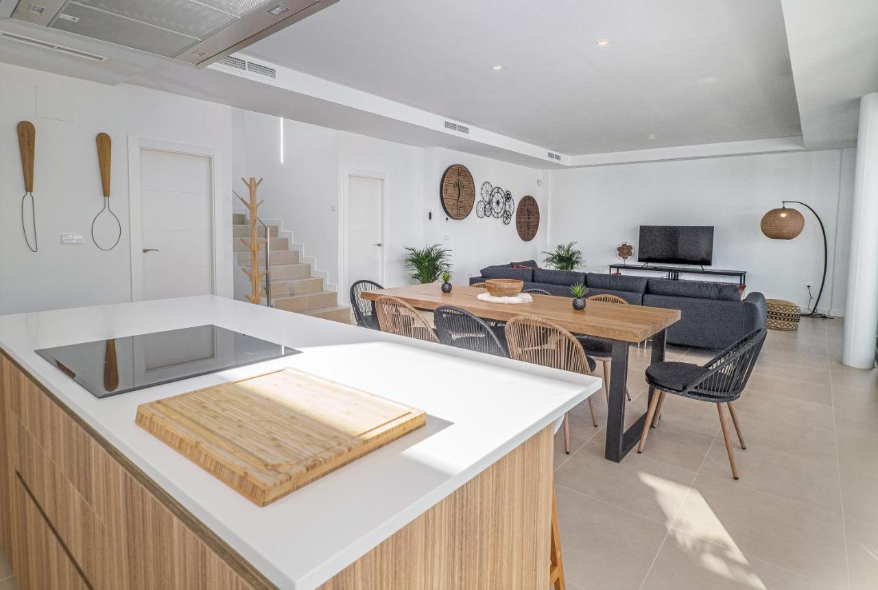 Villa Moderne Proche De La Mer マニルバ エクステリア 写真