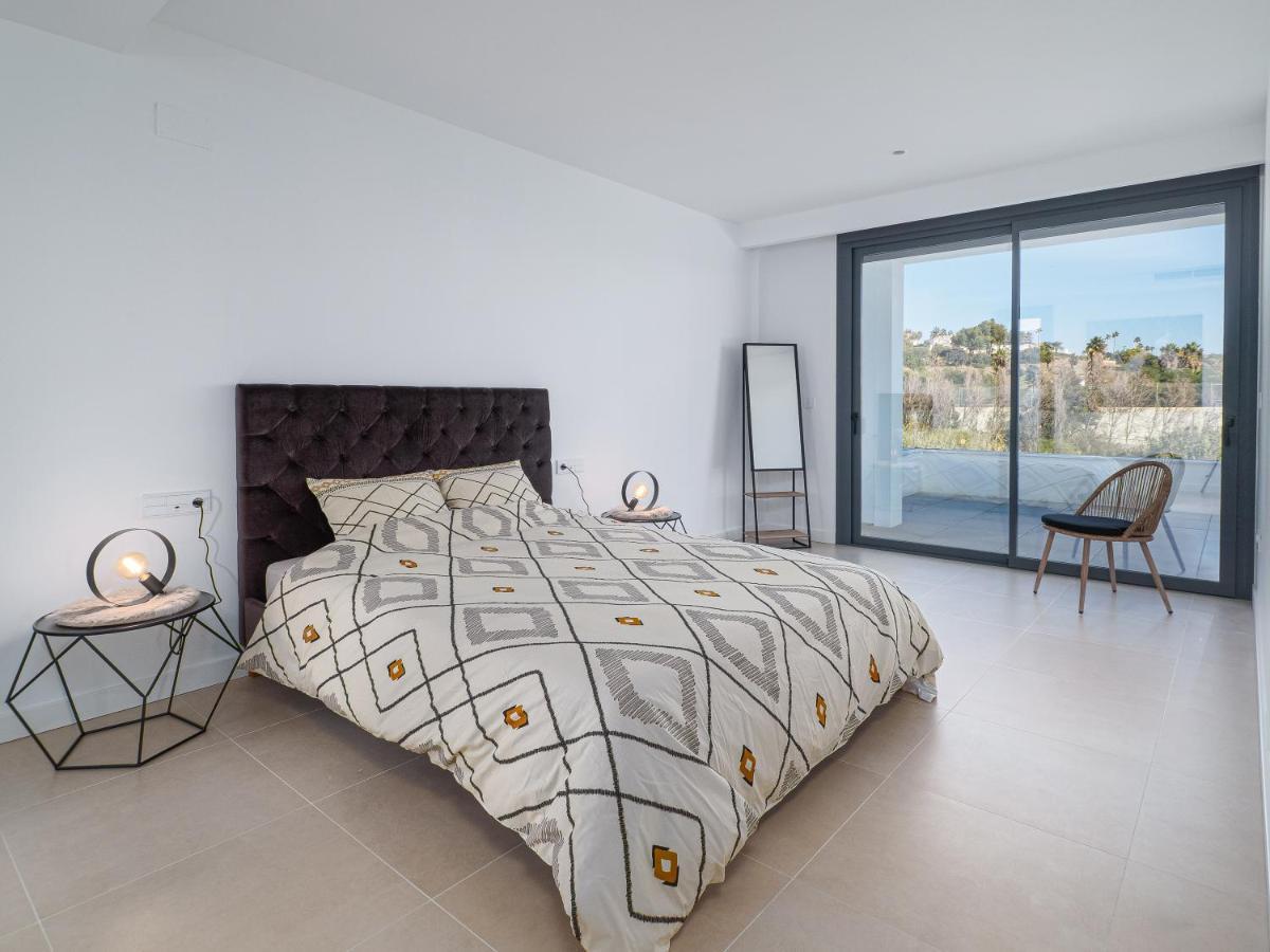 Villa Moderne Proche De La Mer マニルバ エクステリア 写真